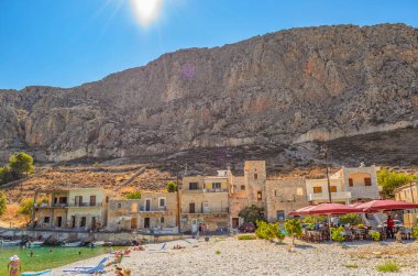 Gerolimenas kıyı köyünden ve eski limandan güzel bir manzara. Mani yarımadasında, Laconia 'da, Yunanistan' da, Avrupa 'da küçük pitoresk bir balıkçı köyüdür.