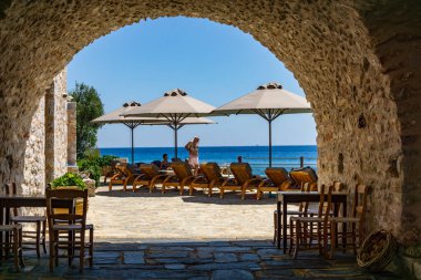 Gerolimenas kıyı köyünden ve eski limandan güzel bir manzara. Mani yarımadasında, Laconia 'da, Yunanistan' da, Avrupa 'da küçük pitoresk bir balıkçı köyüdür.