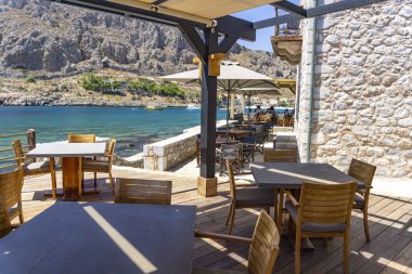 Gerolimenas kıyı köyünden ve eski limandan güzel bir manzara. Mani yarımadasında, Laconia 'da, Yunanistan' da, Avrupa 'da küçük pitoresk bir balıkçı köyüdür.