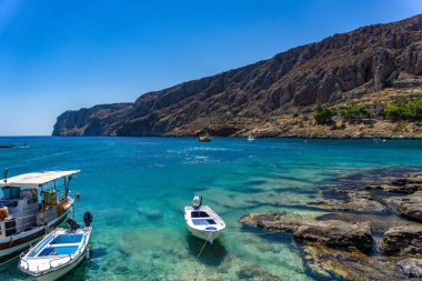 Gerolimenas kıyı köyünden ve eski limandan güzel bir manzara. Mani yarımadasında, Laconia 'da, Yunanistan' da, Avrupa 'da küçük pitoresk bir balıkçı köyüdür.