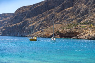 Gerolimenas kıyı köyünden ve eski limandan güzel bir manzara. Mani yarımadasında, Laconia 'da, Yunanistan' da, Avrupa 'da küçük pitoresk bir balıkçı köyüdür.