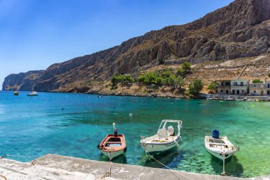 Gerolimenas kıyı köyünden ve eski limandan güzel bir manzara. Mani yarımadasında, Laconia 'da, Yunanistan' da, Avrupa 'da küçük pitoresk bir balıkçı köyüdür.