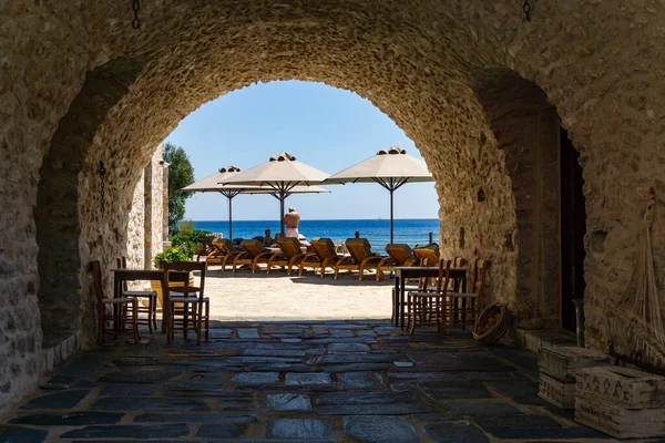 Gerolimenas kıyı köyünden ve eski limandan güzel bir manzara. Mani yarımadasında, Laconia 'da, Yunanistan' da, Avrupa 'da küçük pitoresk bir balıkçı köyüdür.