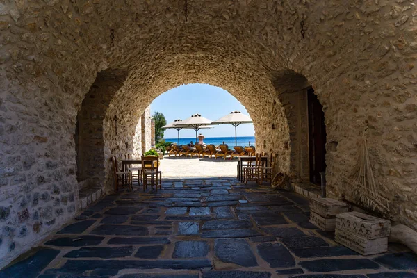 Gerolimenas kıyı köyünden ve eski limandan güzel bir manzara. Mani yarımadasında, Laconia 'da, Yunanistan' da, Avrupa 'da küçük pitoresk bir balıkçı köyüdür.