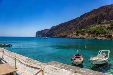 Gerolimenas kıyı köyünden ve eski limandan güzel bir manzara. Mani yarımadasında, Laconia 'da, Yunanistan' da, Avrupa 'da küçük pitoresk bir balıkçı köyüdür.