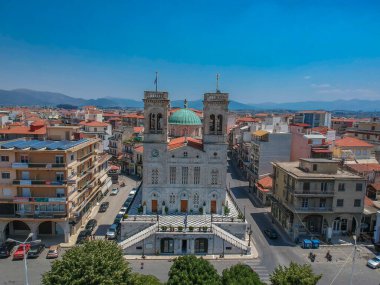 St. Mary Metropolitan Kilisesi üzerindeki hava manzarası. Arcadia, Yunanistan ve Avrupa 'daki Trablus kentinin merkez meydanı