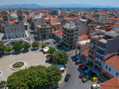 St. Mary Metropolitan Kilisesi üzerindeki hava manzarası. Arcadia, Yunanistan ve Avrupa 'daki Trablus kentinin merkez meydanı