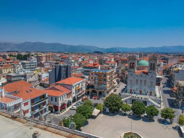 St. Mary Metropolitan Kilisesi üzerindeki hava manzarası. Arcadia, Yunanistan ve Avrupa 'daki Trablus kentinin merkez meydanı