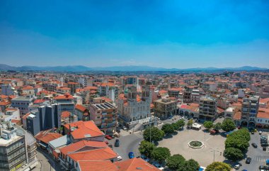 St. Mary Metropolitan Kilisesi üzerindeki hava manzarası. Arcadia, Yunanistan ve Avrupa 'daki Trablus kentinin merkez meydanı