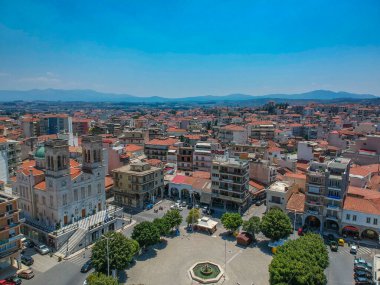 St. Mary Metropolitan Kilisesi üzerindeki hava manzarası. Arcadia, Yunanistan ve Avrupa 'daki Trablus kentinin merkez meydanı