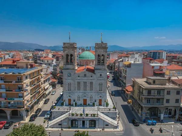 St. Mary Metropolitan Kilisesi üzerindeki hava manzarası. Arcadia, Yunanistan ve Avrupa 'daki Trablus kentinin merkez meydanı