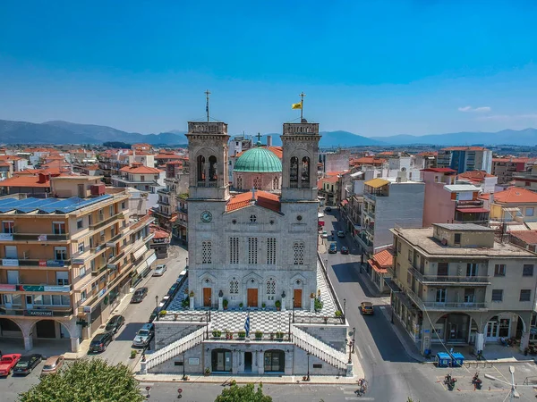 St. Mary Metropolitan Kilisesi üzerindeki hava manzarası. Arcadia, Yunanistan ve Avrupa 'daki Trablus kentinin merkez meydanı
