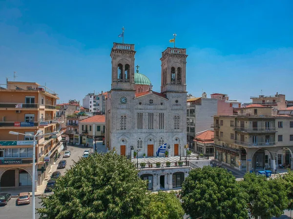 St. Mary Metropolitan Kilisesi üzerindeki hava manzarası. Arcadia, Yunanistan ve Avrupa 'daki Trablus kentinin merkez meydanı