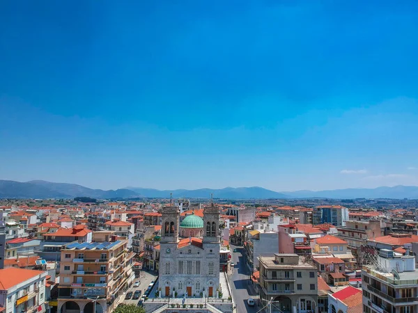 St. Mary Metropolitan Kilisesi üzerindeki hava manzarası. Arcadia, Yunanistan ve Avrupa 'daki Trablus kentinin merkez meydanı