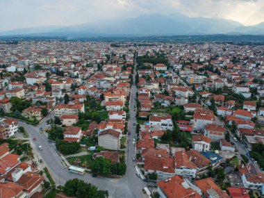 Yunanistan 'ın Pieria kentindeki Katerini kentinin üzerinde havadan panoramik manzara