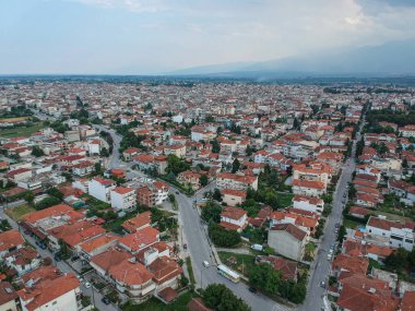 Yunanistan 'ın Pieria kentindeki Katerini kentinin üzerinde havadan panoramik manzara