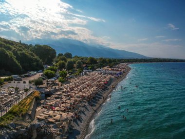 Yunanistan 'ın Pieria kentindeki ünlü Panteleimonas plajının üzerindeki hava manzarası