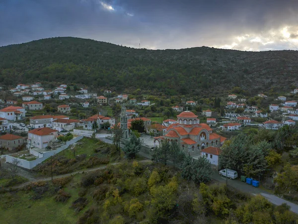 Vista Panorâmica Aérea Pitoresca Aldeia Montanhosa Kremasti Lacônia Durante Inverno — Fotografia de Stock