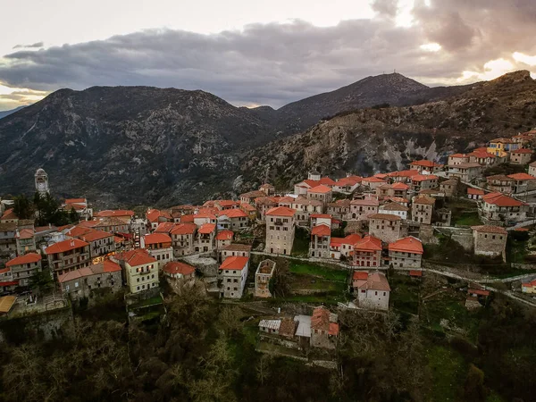 希腊伯罗奔尼撒Arcadia美丽的历史村庄Dimitsana冬季的空中景观 — 图库照片