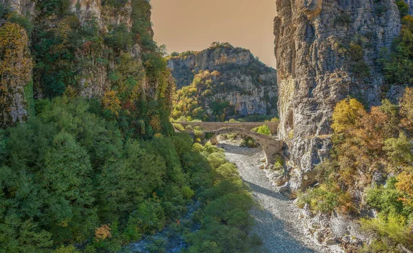 Hermoso Puente Piedra Antiguo Conocido Como Puente Kokkoris Noutsios Cerca — Foto de Stock