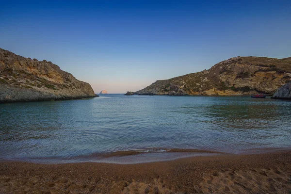 Vista Famosa Playa Rocosa Melidoni Isla Citira Atardecer Increíble Paisaje —  Fotos de Stock