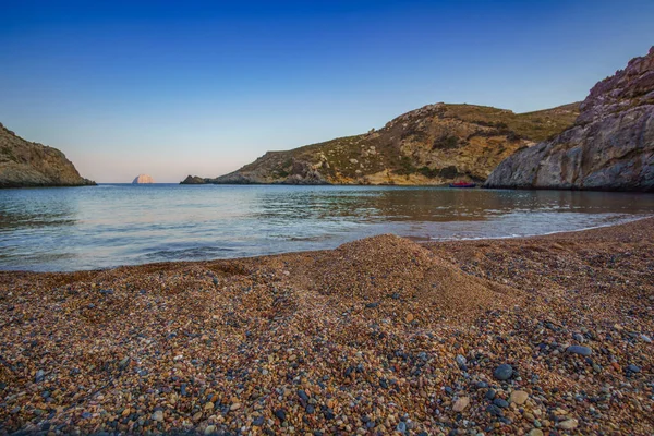 Pohled Slavnou Skalnatou Pláž Melidoni Ostrově Kythira Při Západu Slunce — Stock fotografie