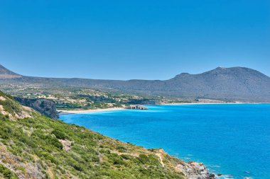 Yunanistan 'ın Kythira adasındaki Kaladi Sahili' ne giden güzel doğal manzara.