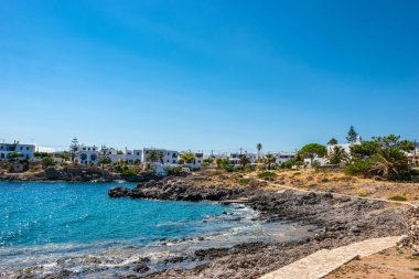 Yunanistan 'ın Kythera adasındaki Avlemonas veya Avlemon adlı pitoresk sahil köyünden güzel bir manzara.