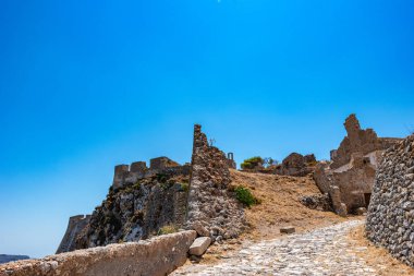 Yunanistan 'ın Kythera adasındaki tarihi şatodan manzara.
