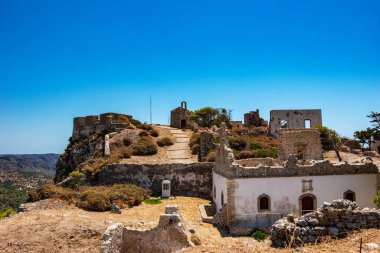Yunanistan 'ın Kythera adasındaki tarihi şatodan manzara.