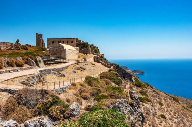 Yunanistan 'ın Kythera adasındaki tarihi şatodan manzara.