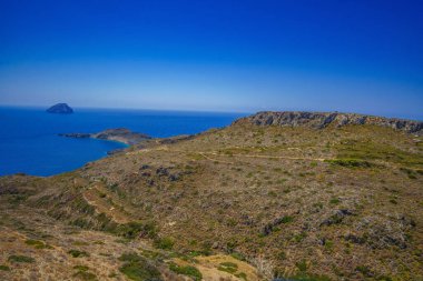 Yunanistan 'ın Kythera adasındaki tarihi şatodan manzara.