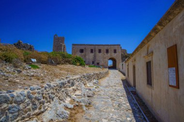 Yunanistan 'ın Kythera adasındaki tarihi şatodan manzara.