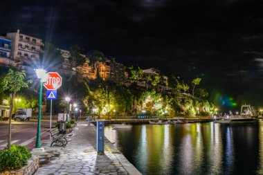 Alonissos Adası, Yunanistan ve Avrupa 'daki güzel sahil kenti Patitiri' nin gece manzarası