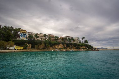 Alonissos Adası, Yunanistan ve Avrupa 'daki güzel sahil kasabası Patitiri' nin güzel kış manzarası