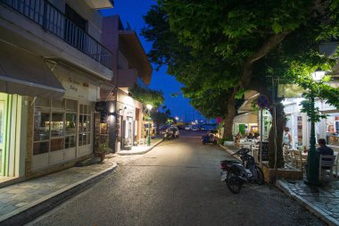 Alonissos Adası, Yunanistan ve Avrupa 'daki güzel sahil kenti Patitiri' nin gece manzarası