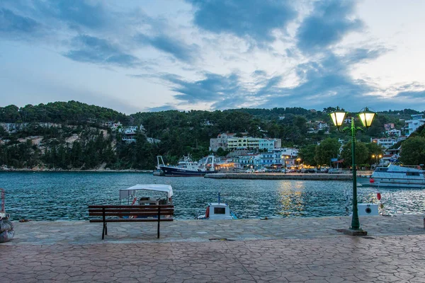 Vista Noturna Bela Cidade Litorânea Patitiri Ilha Alonissos Grécia Europa — Fotografia de Stock