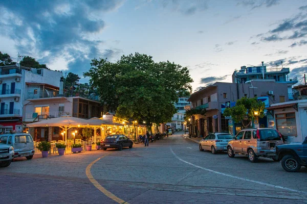 Alonissos Adası, Yunanistan ve Avrupa 'daki güzel sahil kenti Patitiri' nin gece manzarası