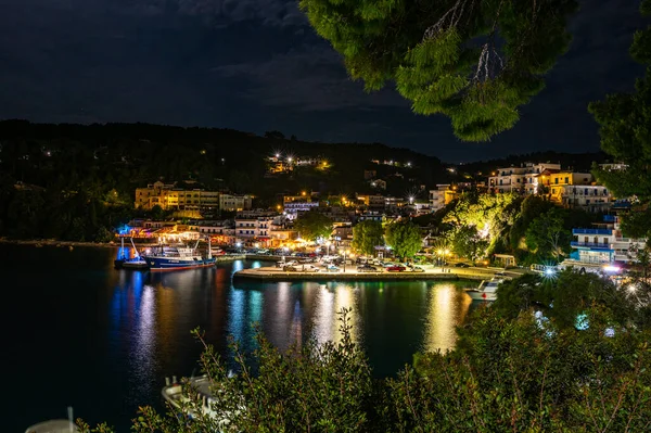 Noční Pohled Krásné Přímořské Město Patitiri Ostrov Alonissos Řecko Evropa — Stock fotografie