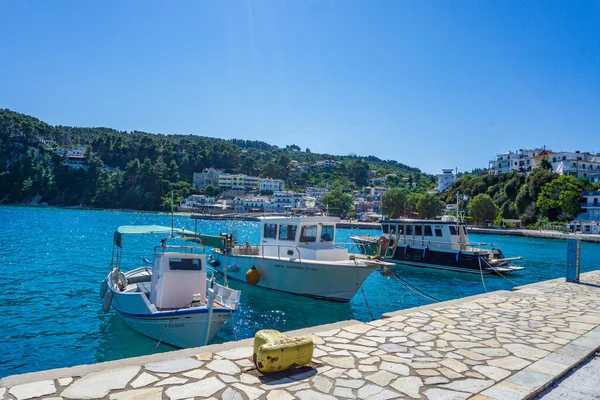 Традиционные Рыболовные Лодки Порту Патитири Острове Алоннисос Греция Средиземное Море — стоковое фото
