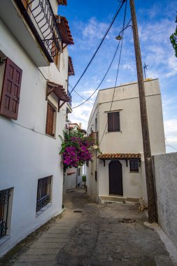 Skiathos Adası, Sporades, Yunanistan 'daki geleneksel mimari binalar