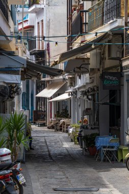 Skiathos Adası, Sporades, Yunanistan 'daki Chora kasabasının güzel şehir merkezi kent manzarası
