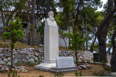 Yunan romancı, akademisyen, gazeteci, tiyatro yazarı Alexandros Moraitidis, Bourtzi, Skiathos, Sporades, Yunanistan
