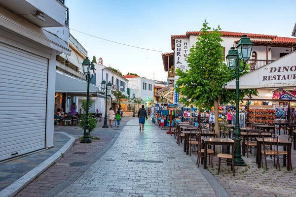 Skiathos Adası, Sporades, Yunanistan 'daki Chora kasabasının güzel şehir merkezi kent manzarası