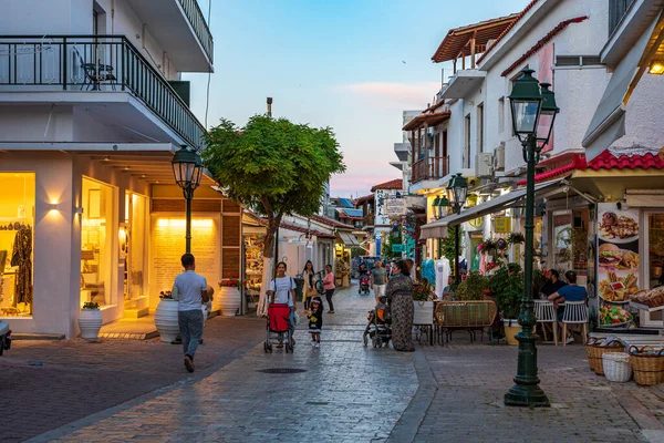 Skiathos Adası, Sporades, Yunanistan 'daki Chora kasabasının güzel şehir merkezi kent manzarası