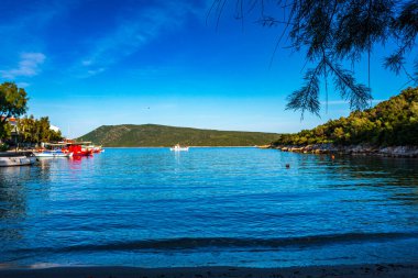 Alonissos Adası, Sporades, Yunanistan 'daki Steni Vala' da güzel deniz manzarası