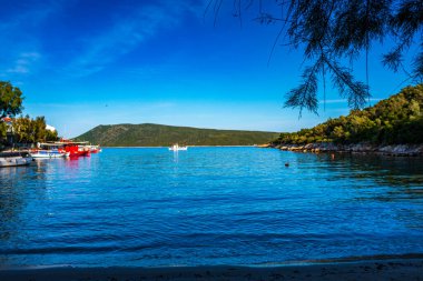 Alonissos Adası, Sporades, Yunanistan 'daki Steni Vala' da güzel deniz manzarası