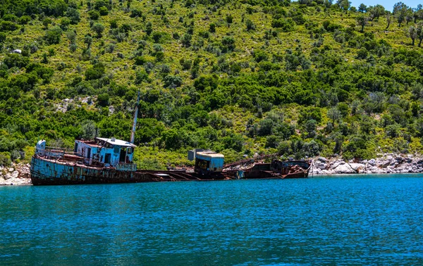 Seaside View Rusty Shipwreck Old Cargo Ship Peristera Island Alonissos — Stock fotografie