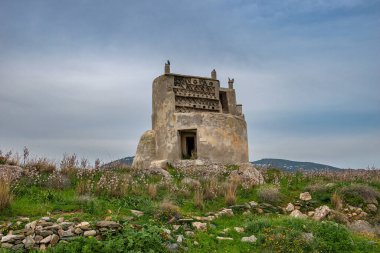 Tinos Adası, Kiklad Adası, Yunanistan ve Avrupa 'daki Volax veya Volakas köyü yakınlarındaki devasa, yuvarlak ve pürüzsüz kayalıklı gerçeküstü manzara