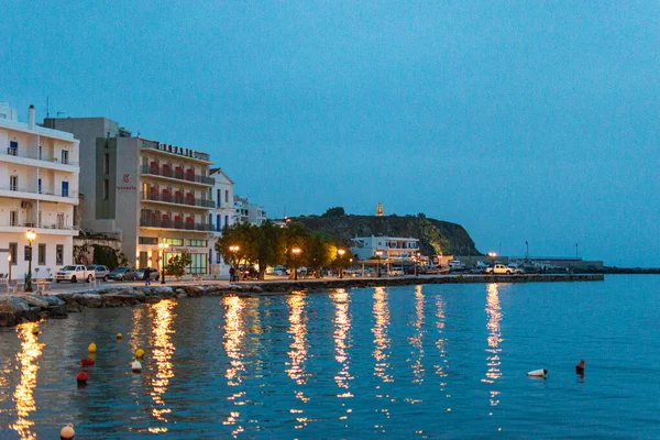 Yunanistan ve Avrupa 'nın Tinos limanı yakınlarındaki Tinos adasındaki Chora kasabasının kentsel manzarası